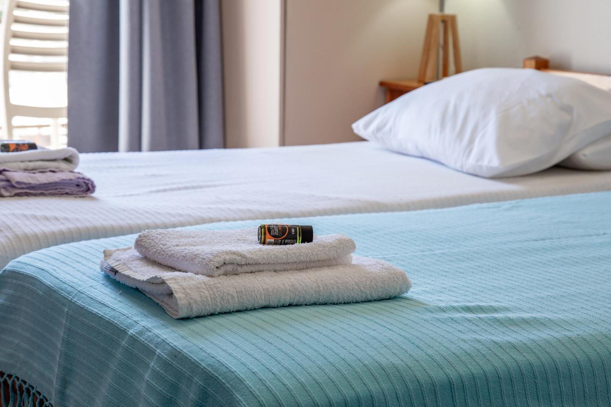 Nefeli Rooms Agia Marina Buitenkant foto