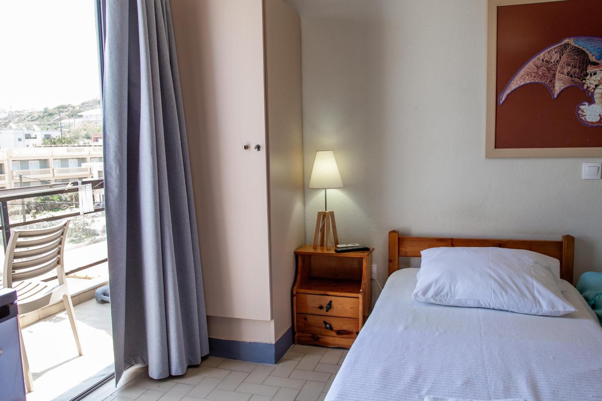 Nefeli Rooms Agia Marina Buitenkant foto