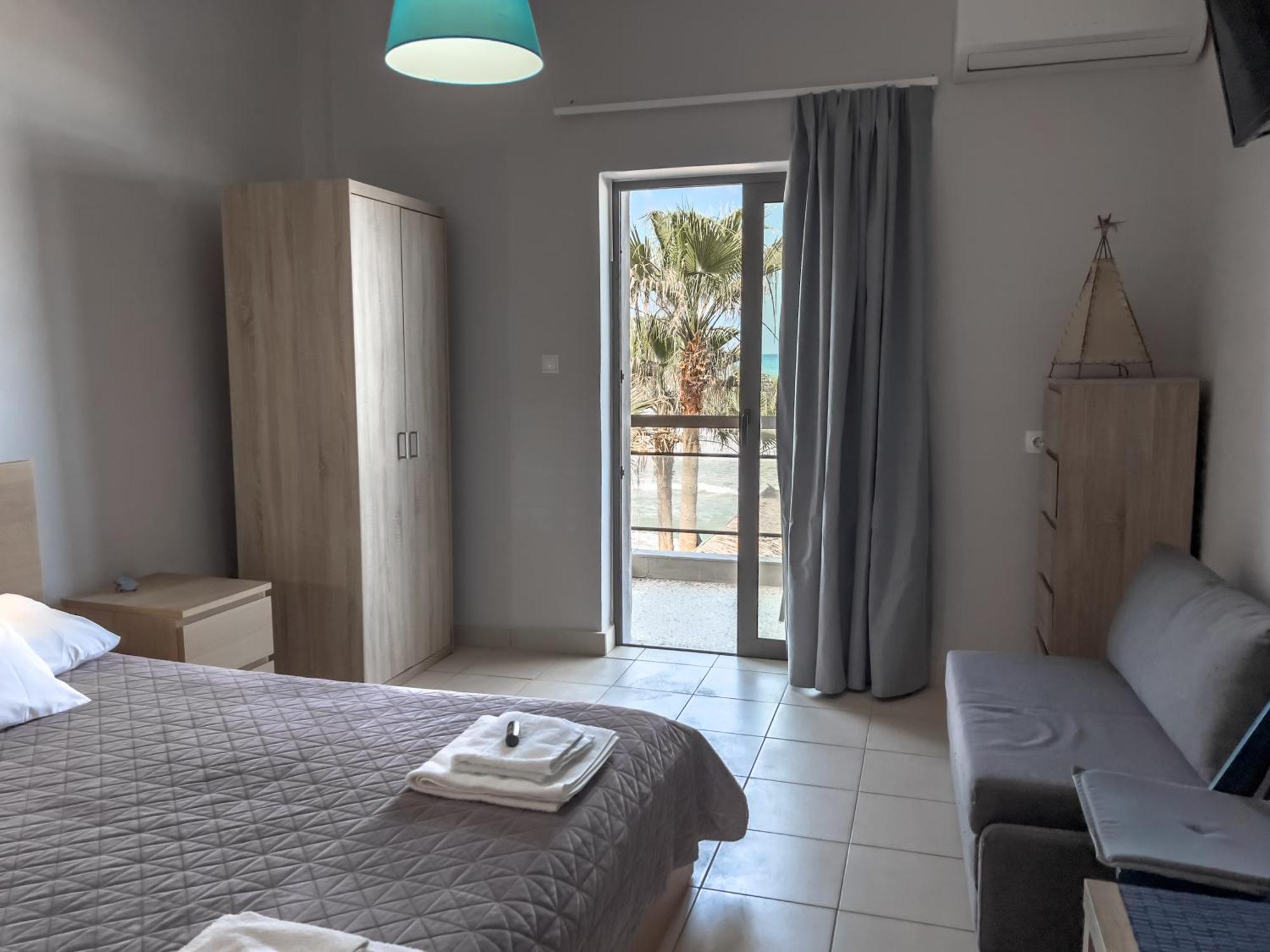 Nefeli Rooms Agia Marina Buitenkant foto