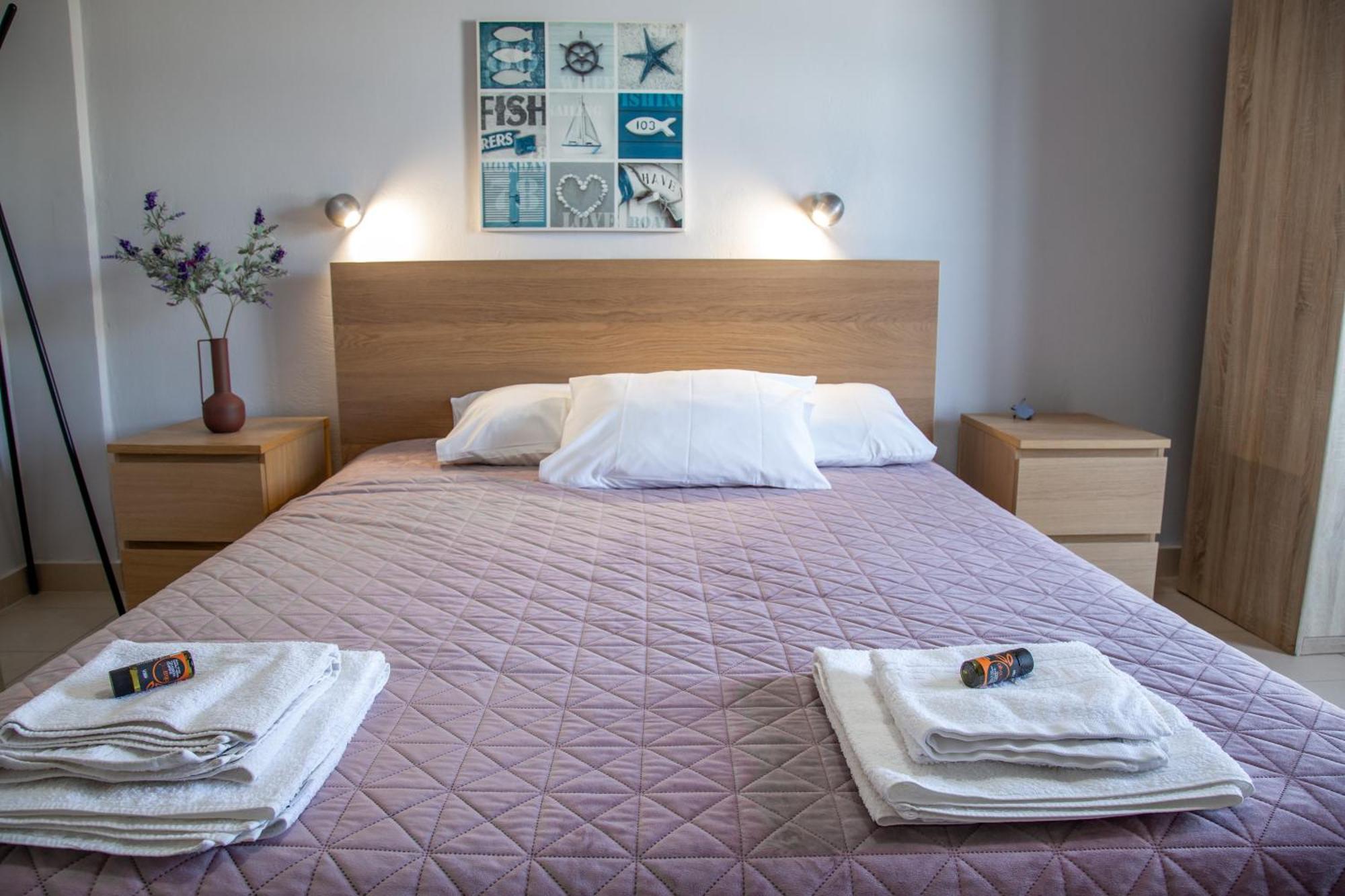 Nefeli Rooms Agia Marina Buitenkant foto