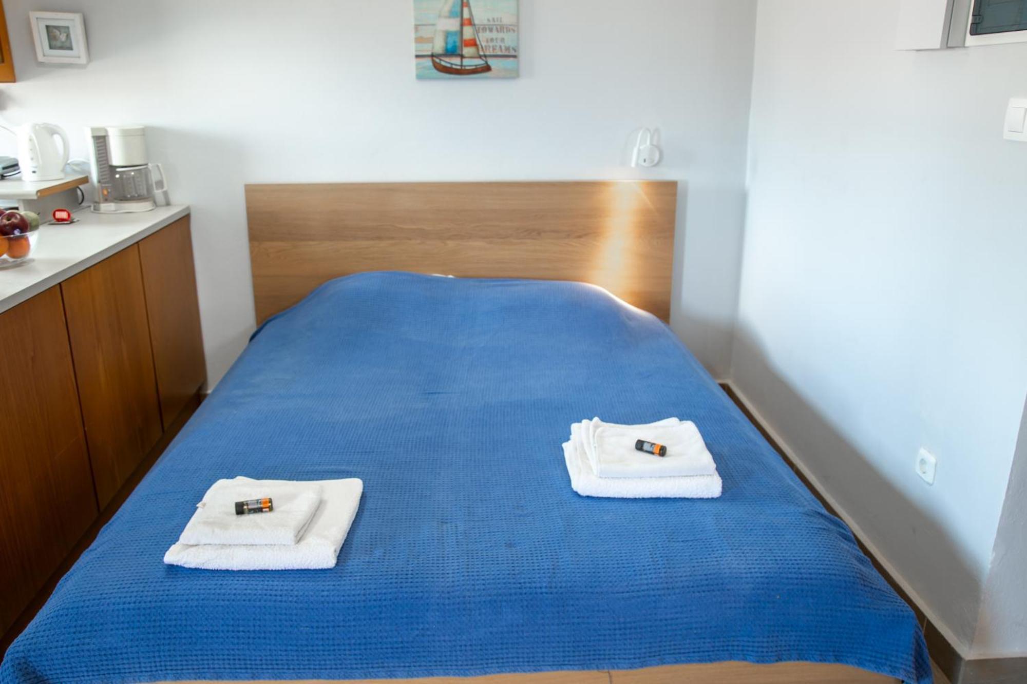 Nefeli Rooms Agia Marina Buitenkant foto