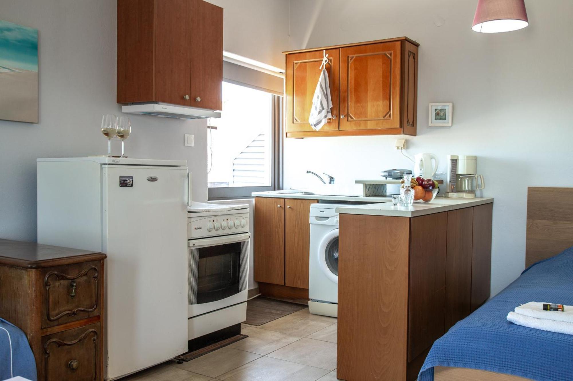 Nefeli Rooms Agia Marina Buitenkant foto