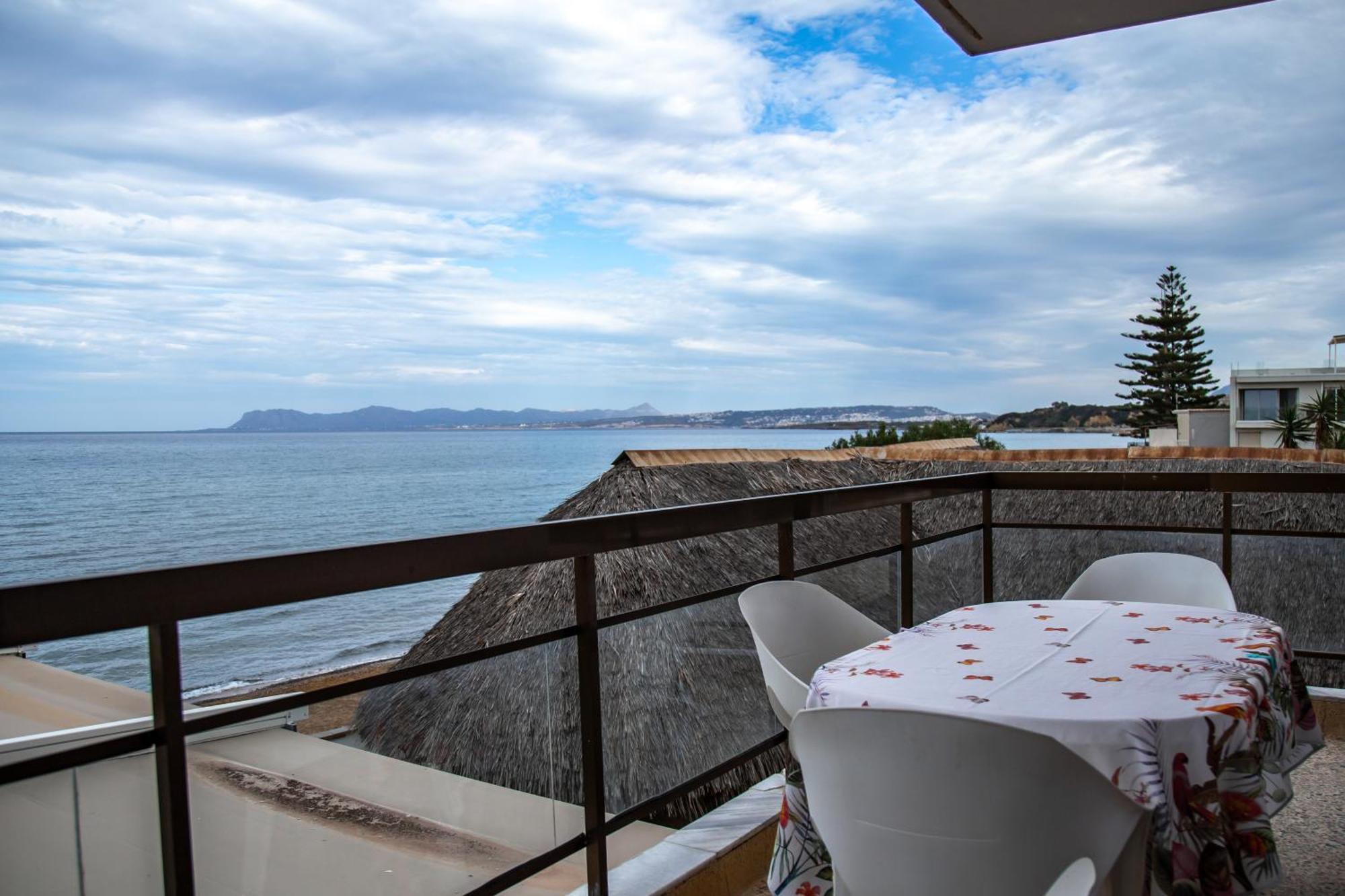 Nefeli Rooms Agia Marina Buitenkant foto