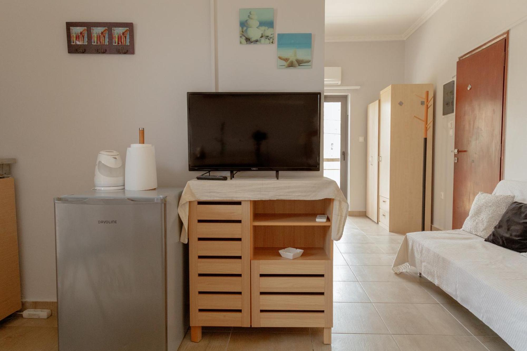 Nefeli Rooms Agia Marina Buitenkant foto