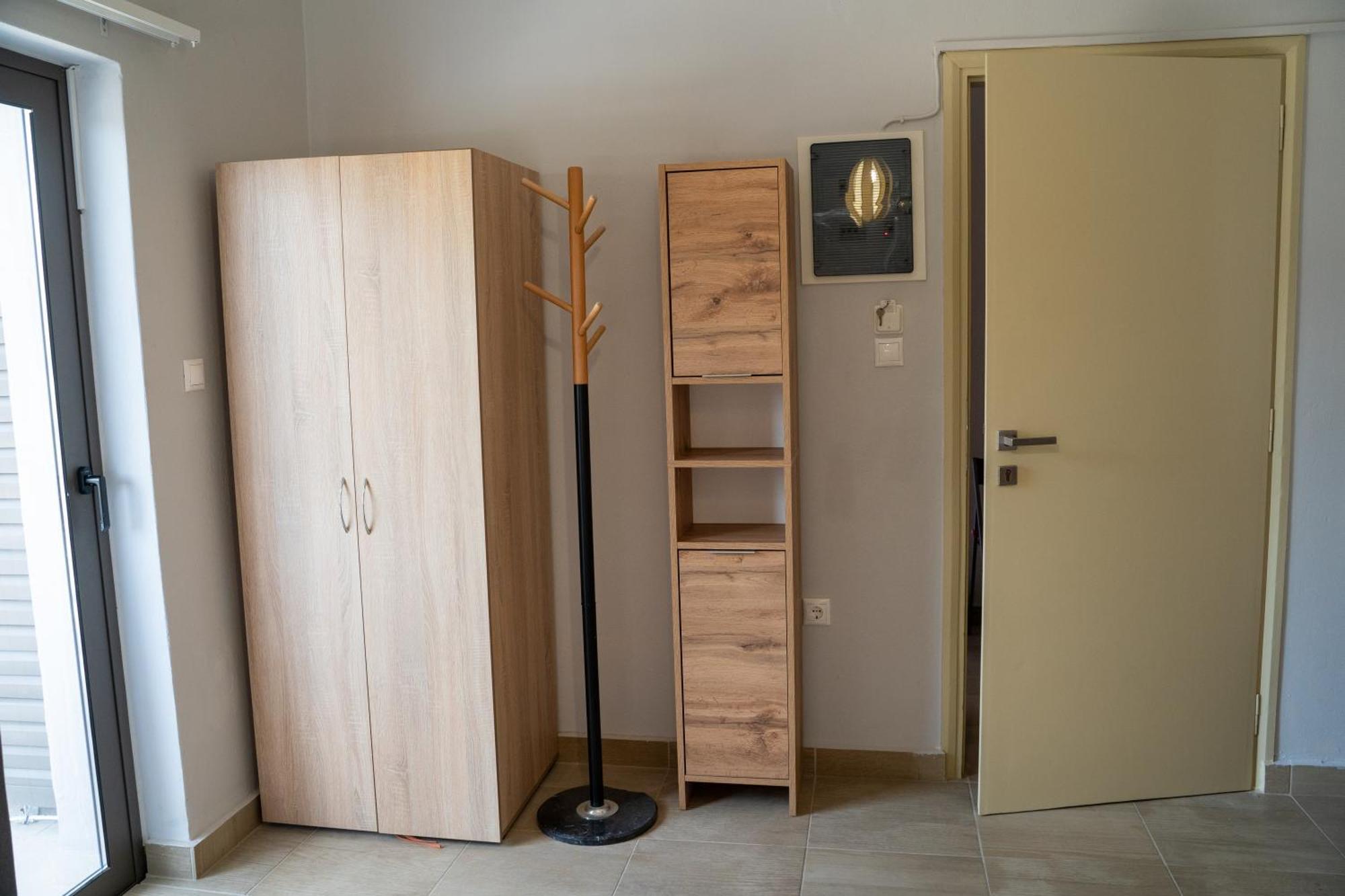 Nefeli Rooms Agia Marina Buitenkant foto