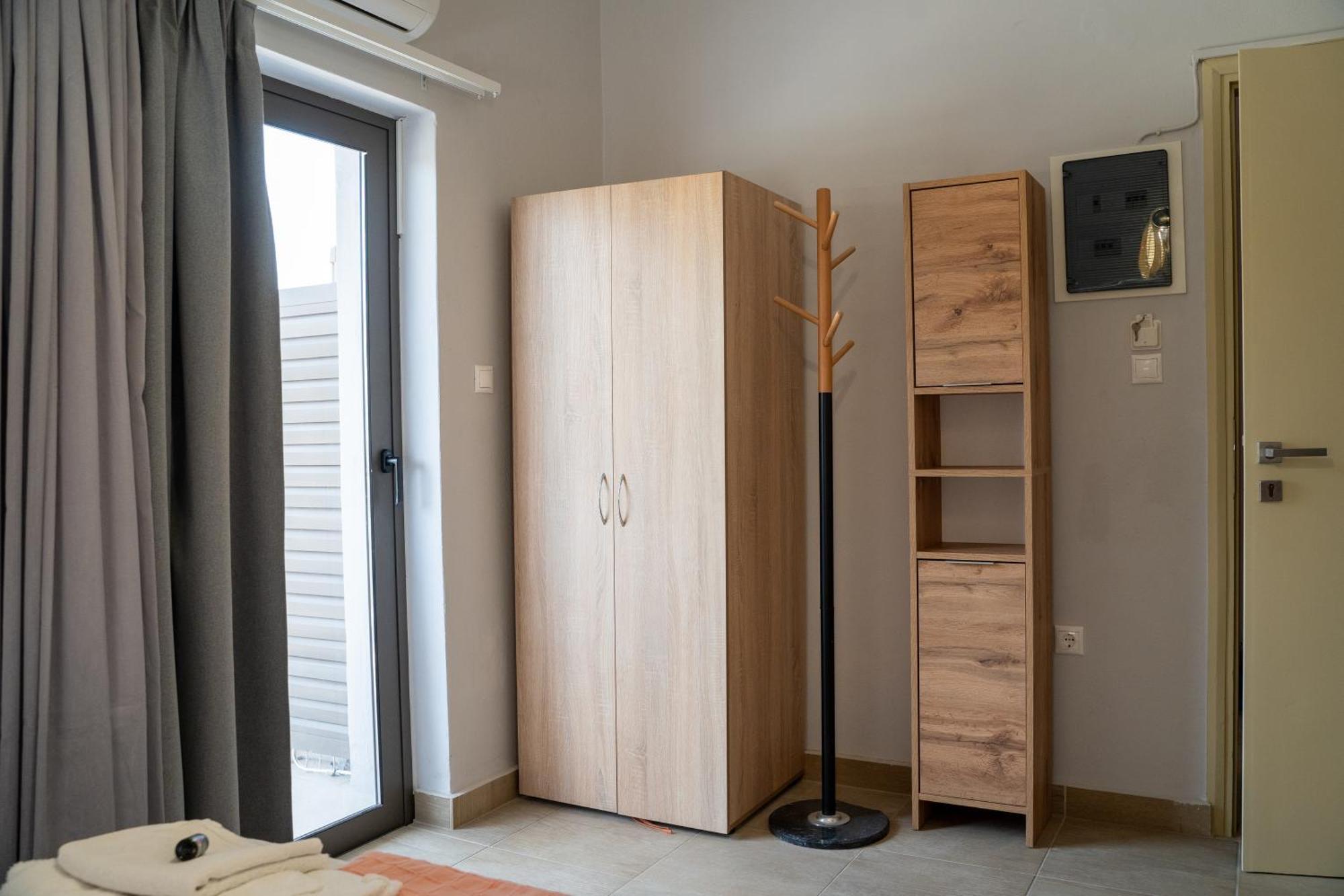 Nefeli Rooms Agia Marina Buitenkant foto